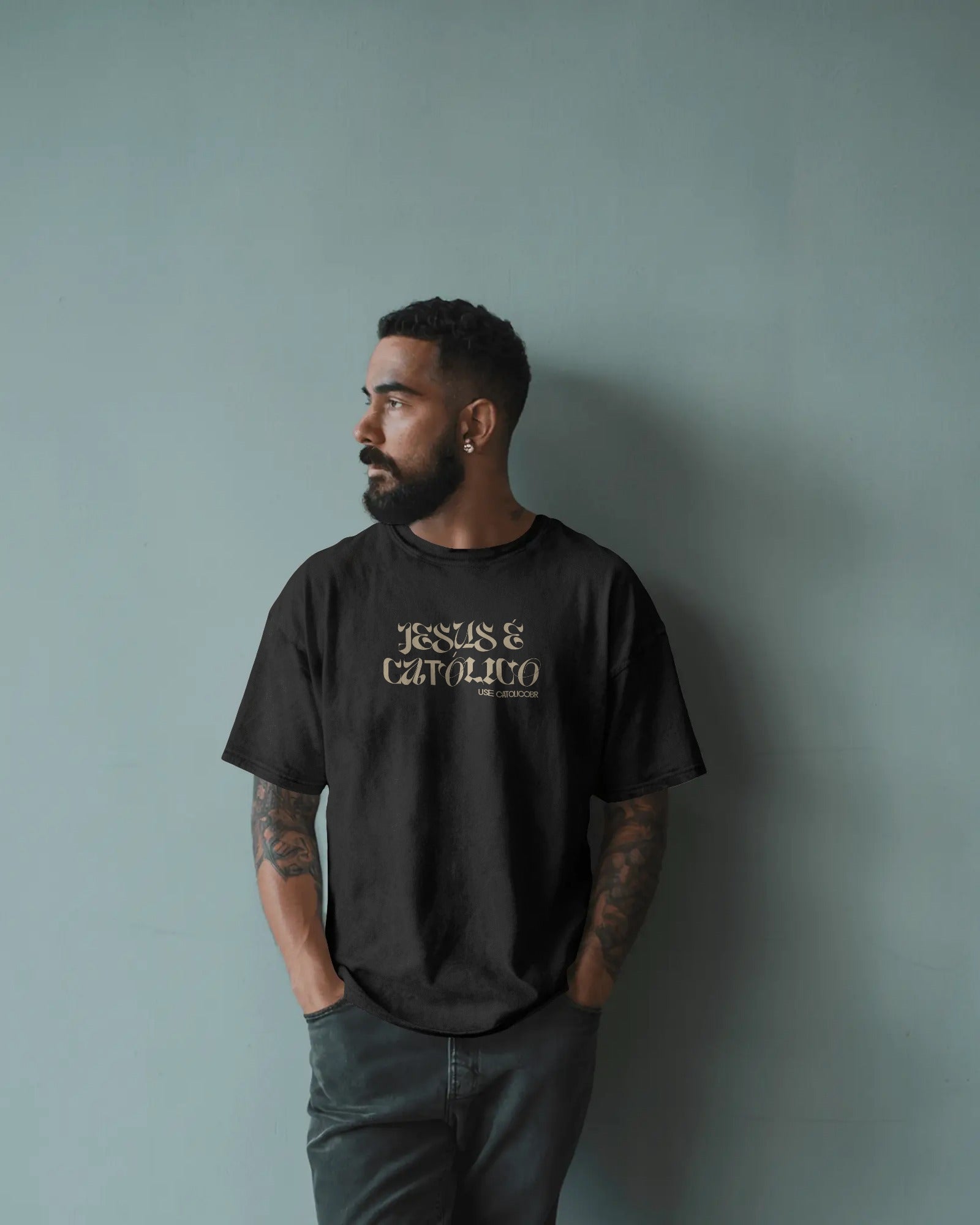 T- shirt JESUS É CATÓLICO