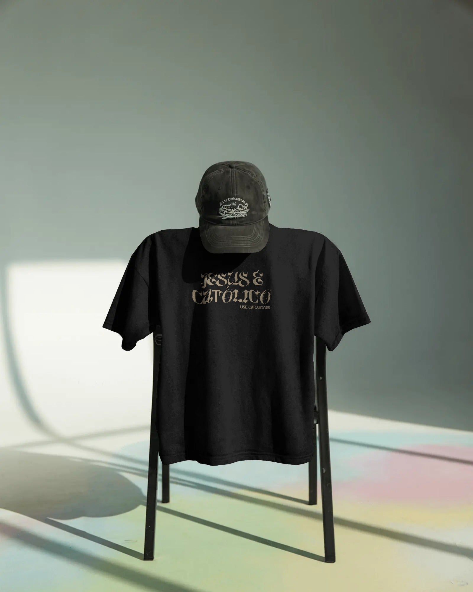 T- shirt JESUS É CATÓLICO